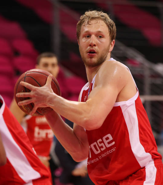 出的惊人意 出的惊人意